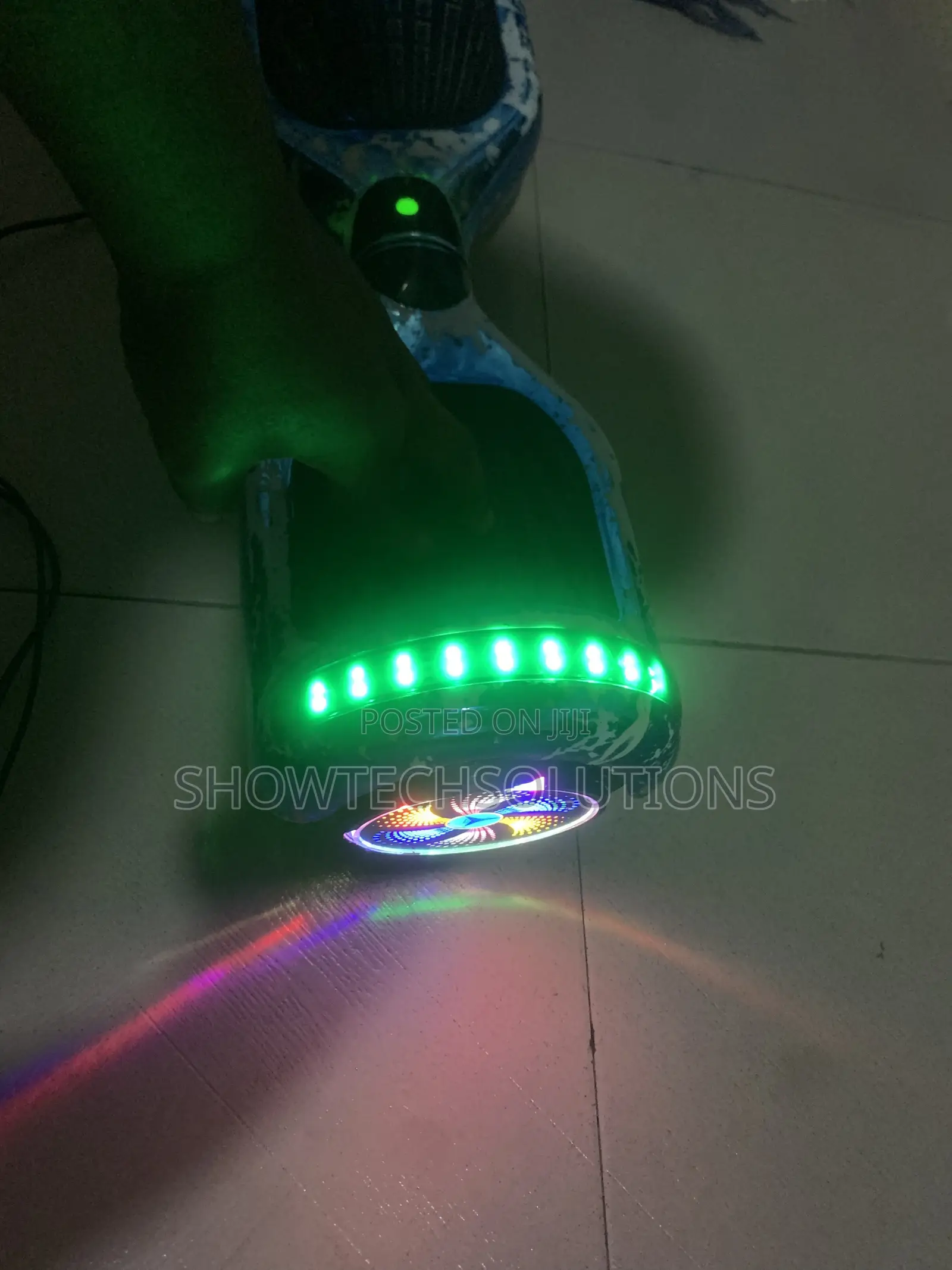 Direct Uk Hoverboard With Bluetooth and Speakers