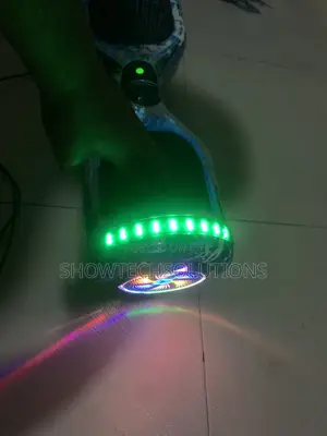 Direct Uk Hoverboard With Bluetooth and Speakers