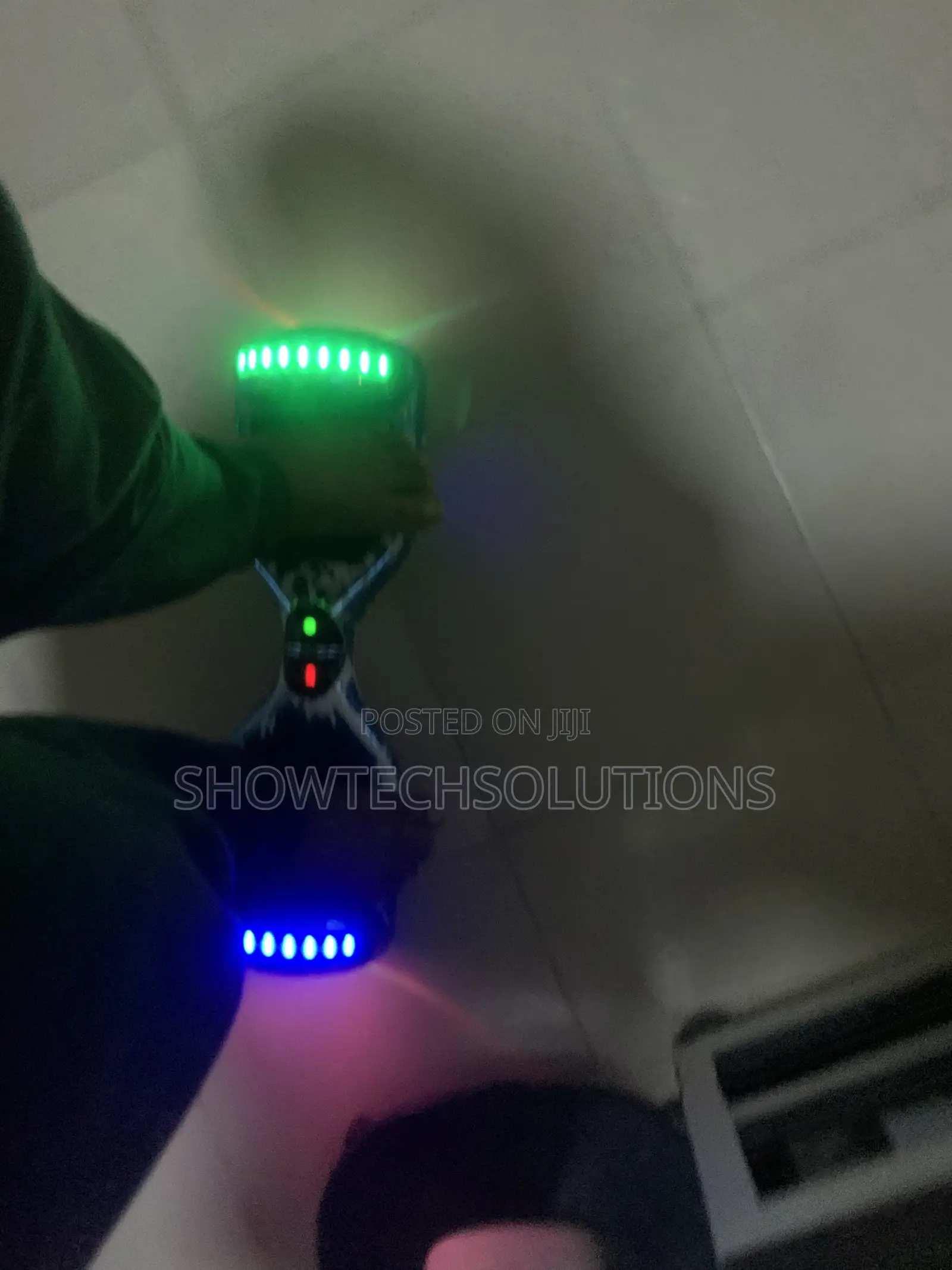 Direct Uk Hoverboard With Bluetooth and Speakers