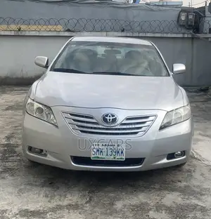 Toyota Camry XLE 4dr Sedan (2.5L 4cyl 6AM) 2010 Silver
