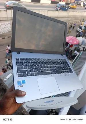 Laptop Asus X540LA 8GB Intel Core i3 HDD 500GB