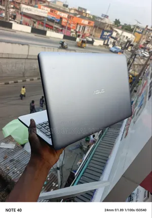 Laptop Asus X540LA 8GB Intel Core i3 HDD 500GB