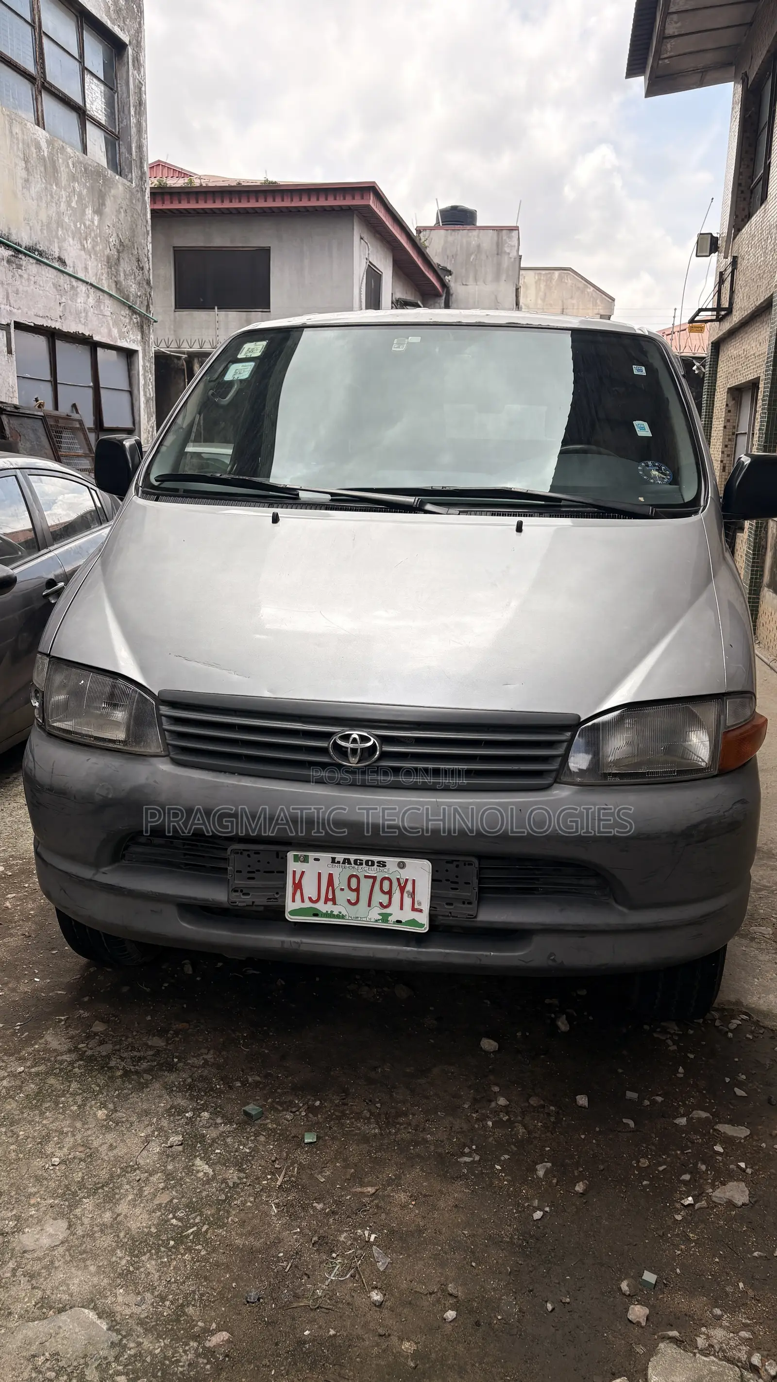 Toyota HiAce 2002 Silver