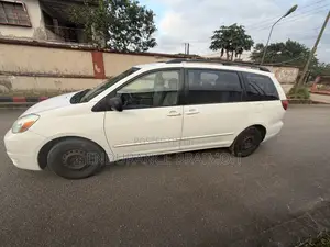 Toyota Sienna 2005 White
