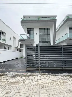 5bdrm Duplex in Chevron for sale