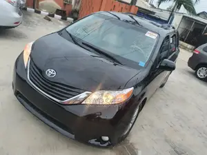 Toyota Sienna 2014 Black