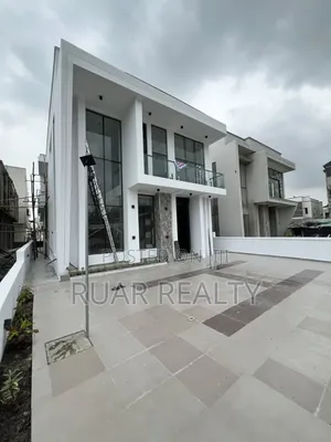 5bdrm Duplex in Ikota for sale