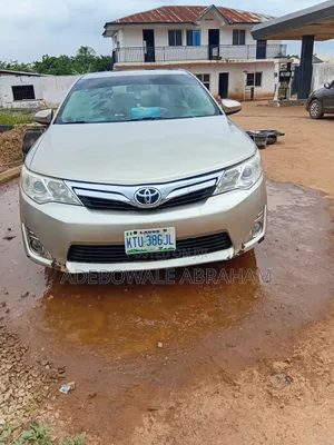 Toyota Camry XLE 4dr Sedan (2.5L 4cyl 6A) 2013 Silver