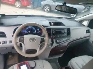 Toyota Sienna 2014 Black