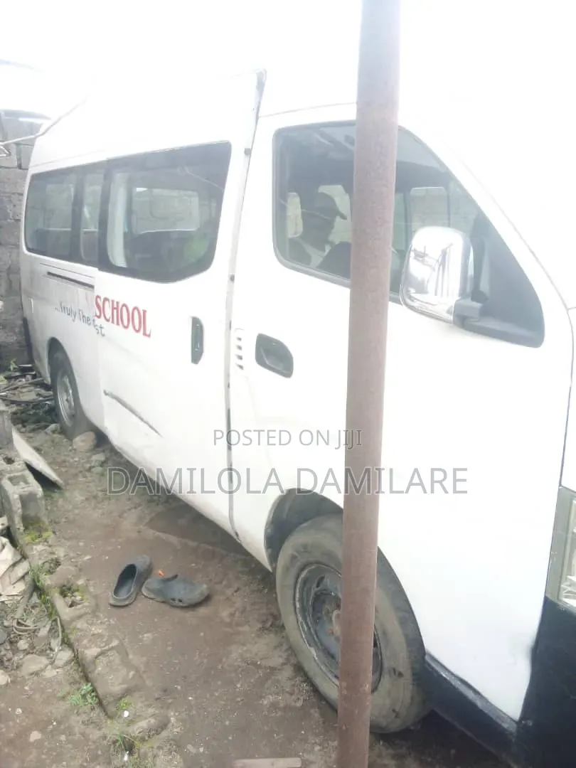 Nissan Caravan (Urvan) 2021 White