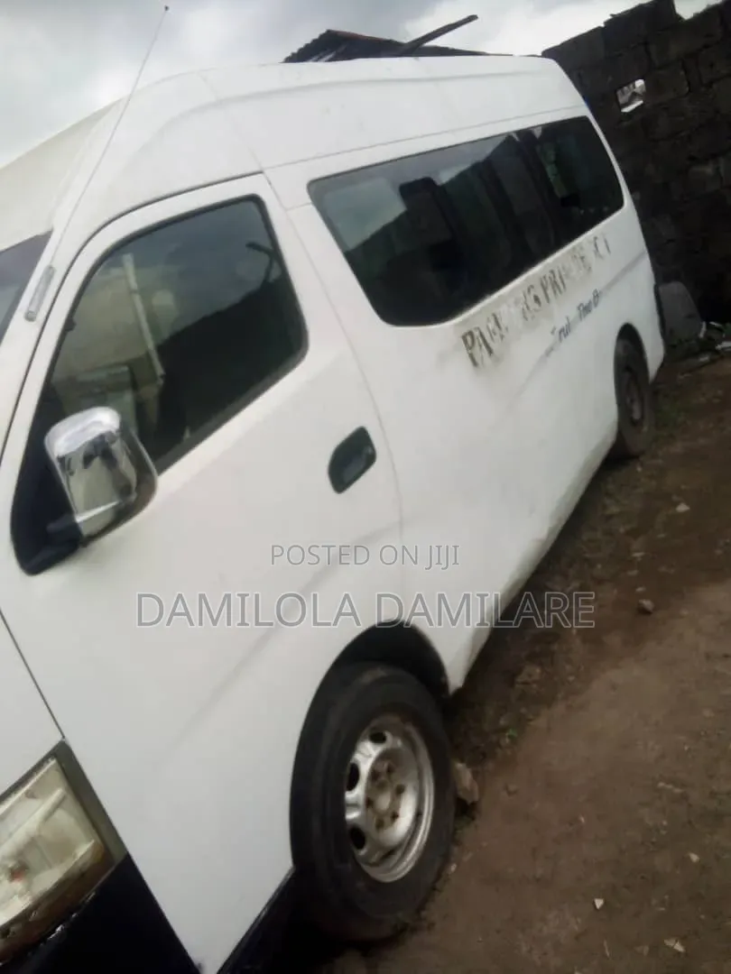 Nissan Caravan (Urvan) 2021 White