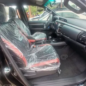 New Toyota Hilux 2025 Black