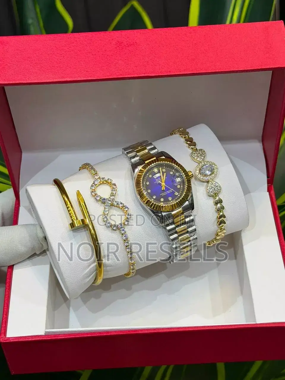 Rolex Set
Comes With Exact Box and Bracelet