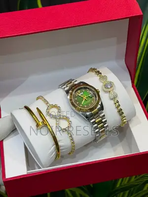 Rolex Set
Comes With Exact Box and Bracelet