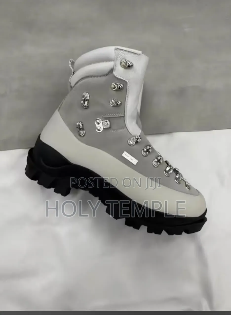 High Quality Stock Boots