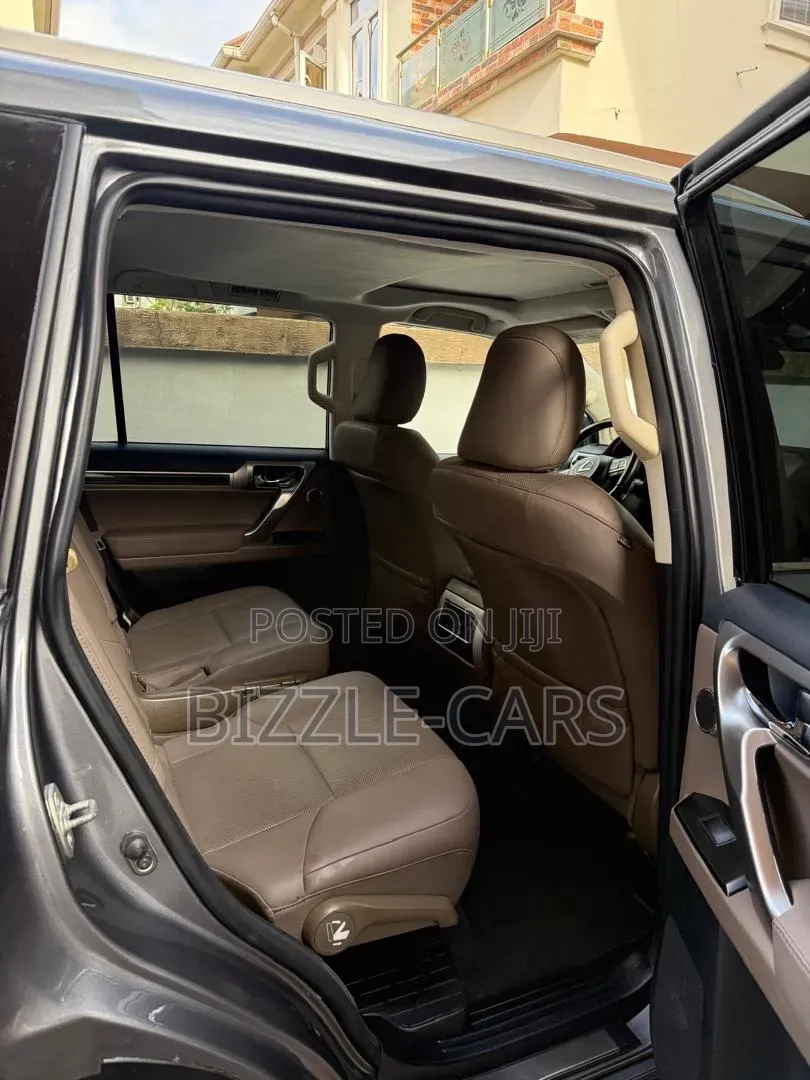 Lexus GX 2023 Silver