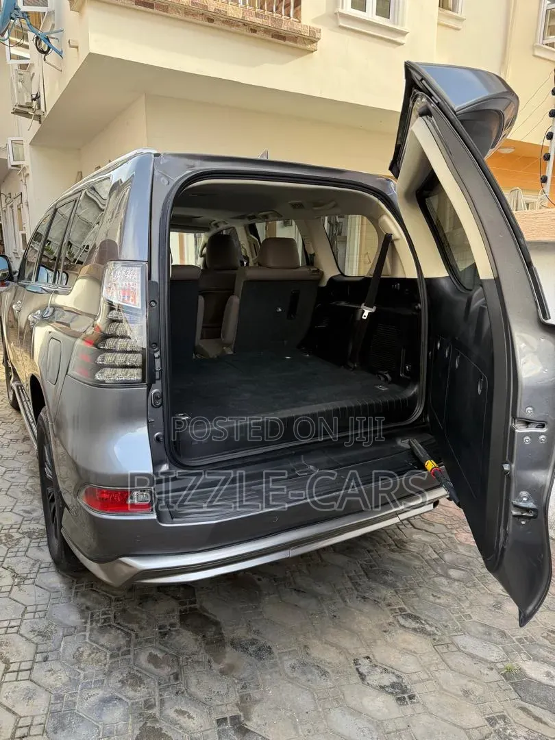 Lexus GX 2023 Silver