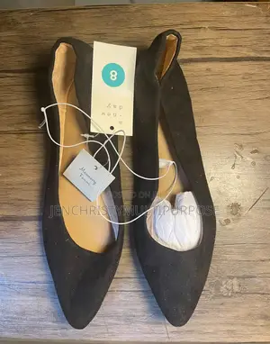 Women's Black Pointed-Toe Flats
