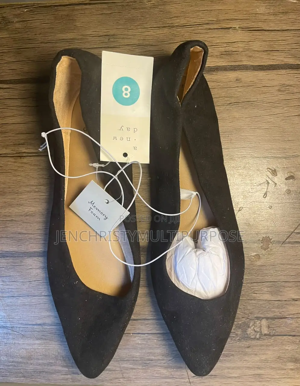 Women's Black Pointed-Toe Flats