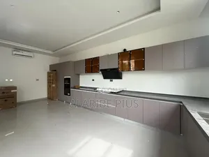 6bdrm Duplex in Estate, Gerard Road for sale