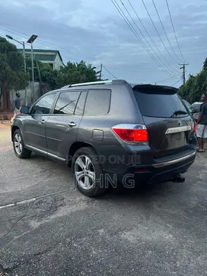 Toyota Highlander Limited 2011 Gray