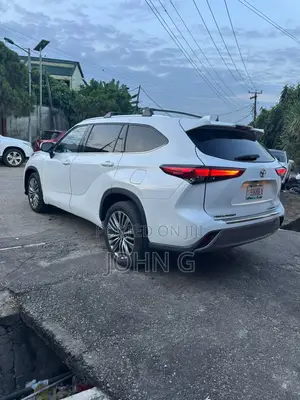 Toyota Highlander Limited 2021 White