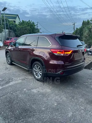 Toyota Highlander XLE 2019 Maroon