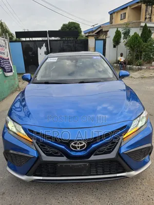 Toyota Camry 2018 Blue