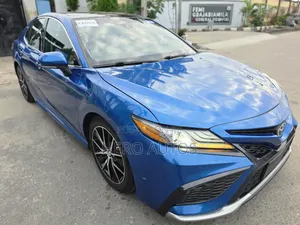 Toyota Camry 2018 Blue