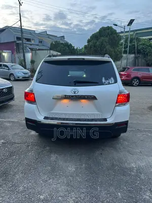 Toyota Highlander Limited 3.5l 4WD 2013 White