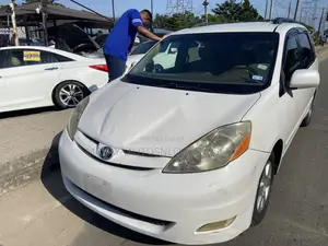 Toyota Sienna XLE 2008 White