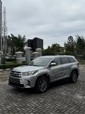 Toyota Highlander XLE 2019 Silver