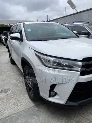 Toyota Highlander SE 4x2 V6 (3.5L 6cyl 8A) 2018 White