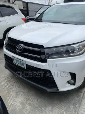 Toyota Highlander SE 4x2 V6 (3.5L 6cyl 8A) 2018 White