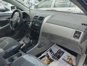 Toyota Corolla 2010 Gray