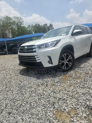 Toyota Highlander XLE 4x4 V6 (3.5L 6cyl 8A) 2018 White