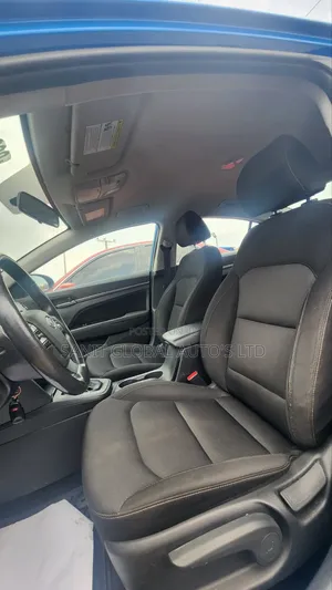 Hyundai Elantra 2018 Blue