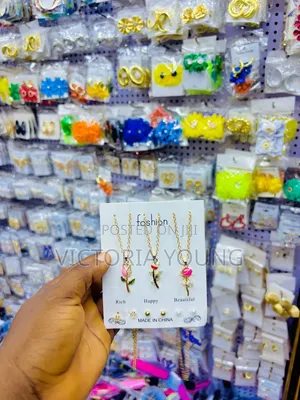 Vee's Jelwiries Collections and Aesthetic