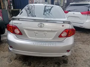 Toyota Corolla 2010 Silver