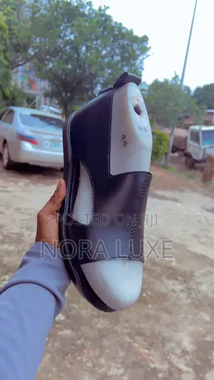 Fashionable Men’s Shoes – Available in Different Sizes