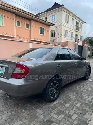 Toyota Camry LE 4dr Sedan (2.5L 4cyl 6AM) 2010 Gray