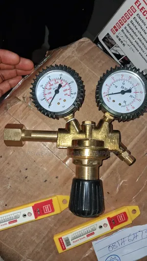 Nitrogen Regulator With Guage for Companies/ Factories / Hospitals