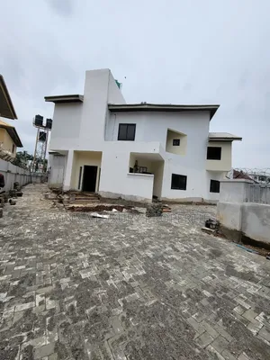 8 Bedrooms Detached Duplex