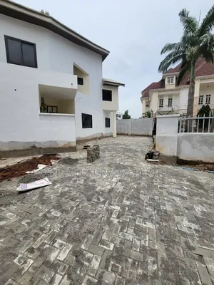 8 Bedrooms Detached Duplex