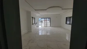 8 Bedrooms Detached Duplex