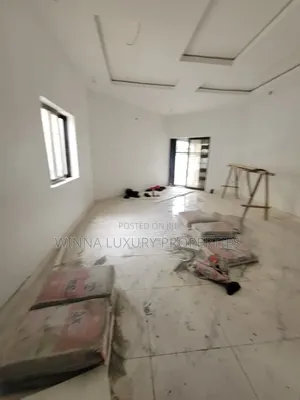 8 Bedrooms Detached Duplex