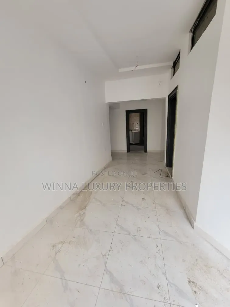 8 Bedrooms Detached Duplex