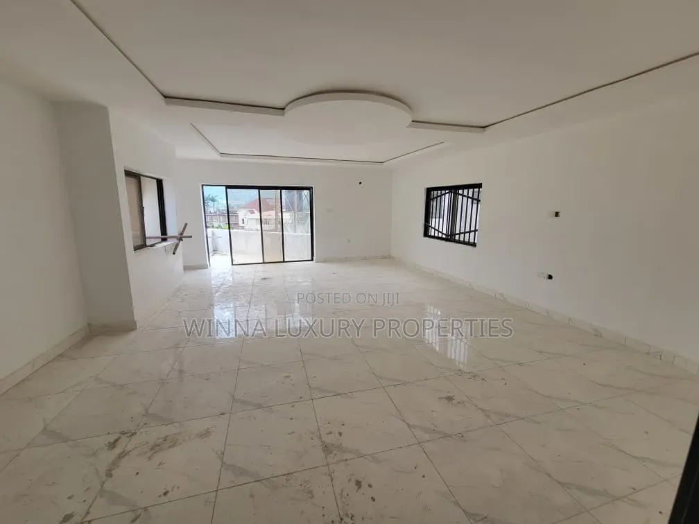 8 Bedrooms Detached Duplex