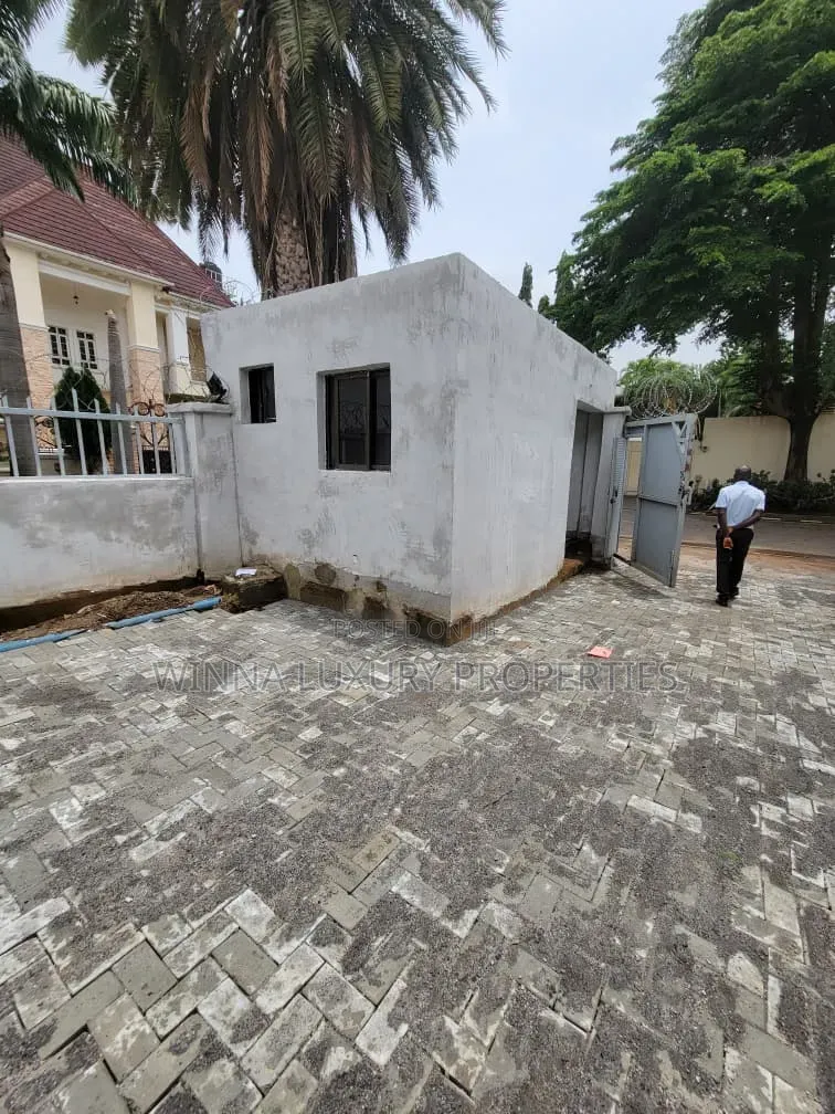 8 Bedrooms Detached Duplex
