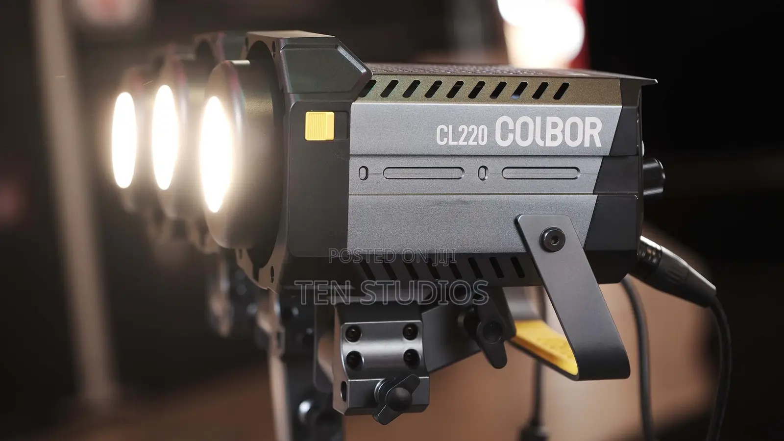 COLBOR 220r With 80CM Softbox